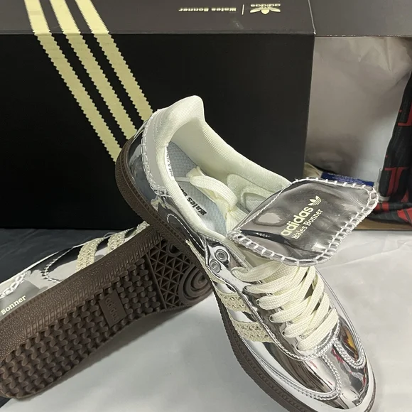 Adidas women's silver wale shoes Size 6.5